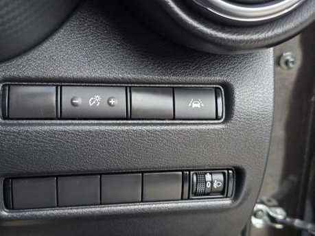 Nissan Juke 1.6 N-Connecta SUV 5dr Petrol Hybrid Auto Euro 6 (143 ps) 27