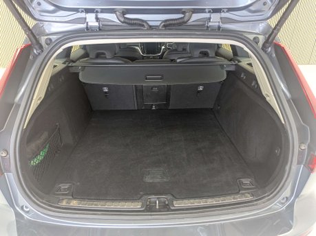 Volvo V60 2.0 V60 Momentum B4 MHEV Auto 5dr 29