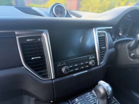 Porsche Macan 2.0 Macan Semi-Auto 4WD 5dr 41