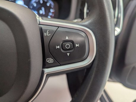 Volvo V60 2.0 V60 Momentum B4 MHEV Auto 5dr 71