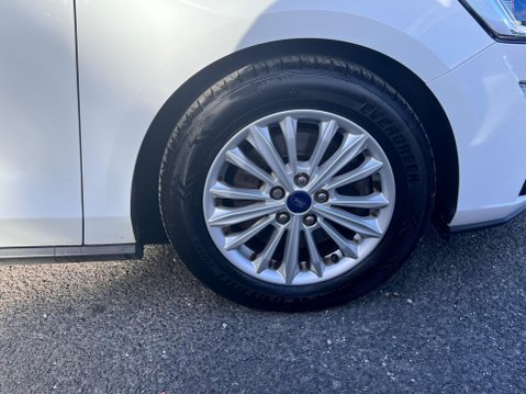 Ford Focus 1.0T EcoBoost Titanium Euro 6 (s/s) 5dr 9