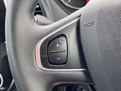 Renault Captur ICONIC TCE 21
