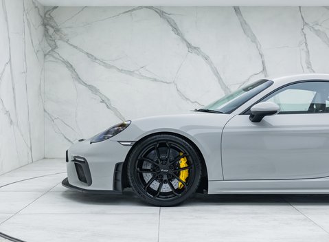 Porsche Cayman GT4 718 29