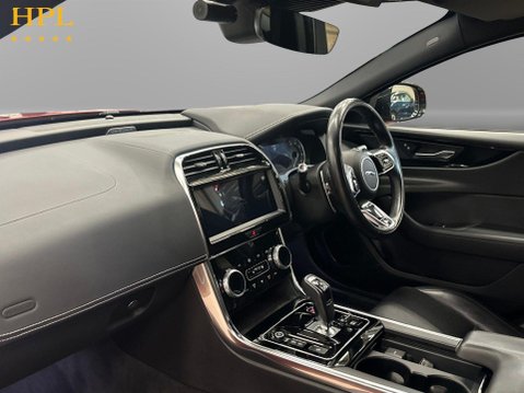 Jaguar XE 2.0 P250i R-Dynamic Black Saloon 4dr Petrol Auto Euro 6 (s/s) (250 ps) 15