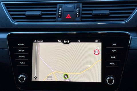 Skoda Superb SE L IV DSG PLUG IN HYBRID -ONE OWNER -FULL SERVICE HISTORY 35