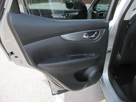 Nissan Qashqai 1.3 DIG-T N-Connecta Euro 6 (s/s) 5dr 49