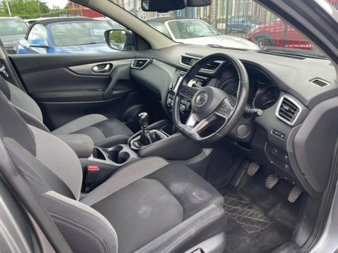 Nissan Qashqai 1.2 DIG-T N-Connecta Euro 6 (s/s) 5dr 9