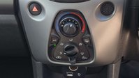 Toyota Aygo 1.0 VVT-i x-play Hatchback 5dr Petrol x-shift Euro 6 (Safety Sense) (71 ps) 38
