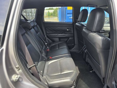 Mitsubishi Outlander 2.4h TwinMotor 13.8kWh 4h SUV 5dr Petrol Plug-in Hybrid CVT 4WD Euro 6 (s/s 15
