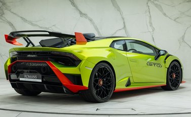 Lamborghini Huracan STO 8