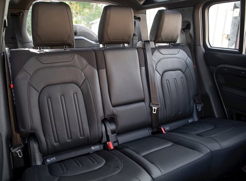 Land Rover Defender 110 X P400 14