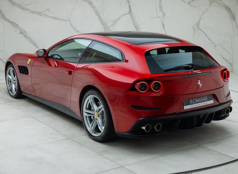 Ferrari GTC4 Lusso V12 12