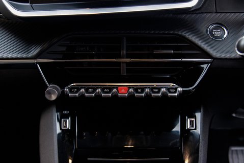 Peugeot 208 ALLURE 32