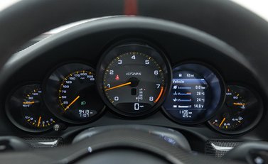 Porsche 911 GT2 RS Weissach (991) 25