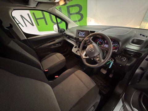 Vauxhall Combo Combo-e 2300 Dynamic SWB 2