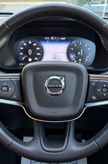 Volvo XC40 B4 INSCRIPTION PRO AWD MHEV - ONE OWNER - PAN ROOF - APPLE CARPLAY  