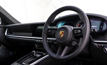 Porsche 911 Turbo (992) 9