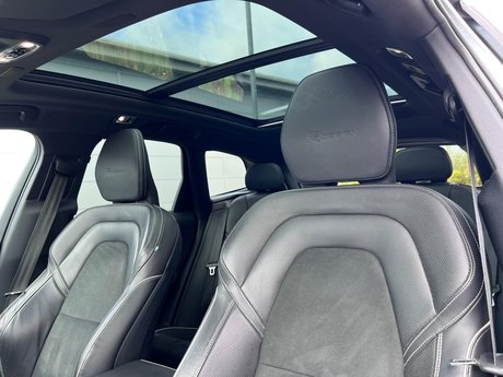 Volvo XC60 2.0 D4 R-Design Pro Auto AWD Euro 6 (s/s) 5dr 4