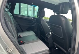 Volkswagen Tiguan R-LINE TECH 2.0 TDI 4MOTION DSG AUTO 19
