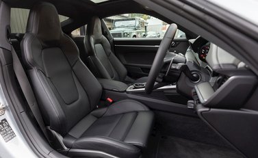 Porsche 911 Carrera 4S (992) 12