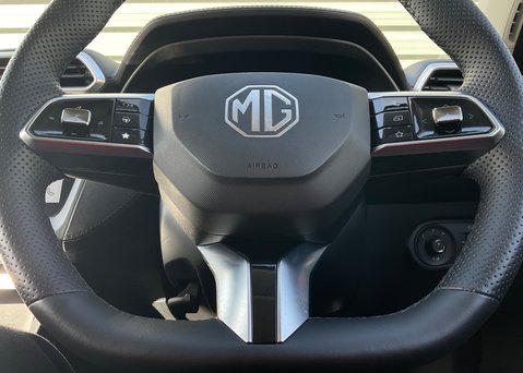 MG ZS 1.5 HYBRID+ TROPHY 21