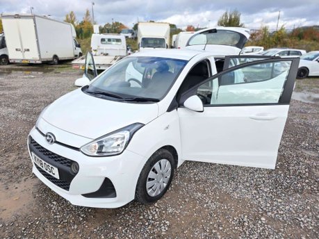 Hyundai i10 1.2 SE Hatchback 5dr Petrol Auto Euro 6 (87 ps) 9