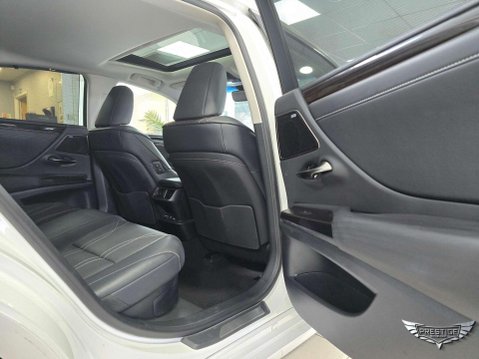 Lexus Es 2.5 300h Takumi E-CVT Euro 6 (s/s) 4dr 51