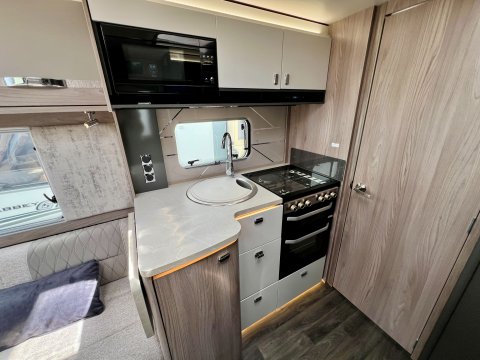 Swift Challenger Exclusive 560 SE 19