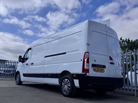 Renault Master 2.3 dCi 35 Business+ Panel Van 4dr Diesel Manual FWD LWB Medium Roof Euro 6 24