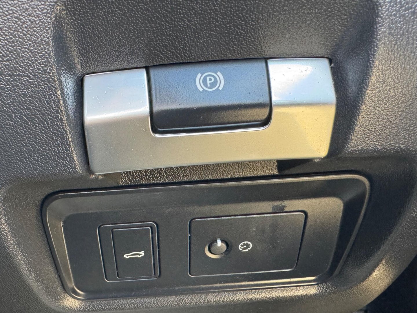 2019 Jaguar XE — image 36