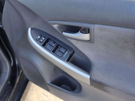 Toyota Prius 1.8 VVT-h T Spirit Hatchback 5dr Petrol Hybrid CVT Euro 5 (s/s) (136 ps) 18