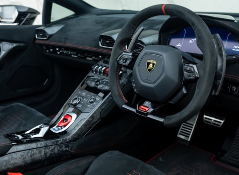 Lamborghini Huracan Spyder LP640-4 Performante 14