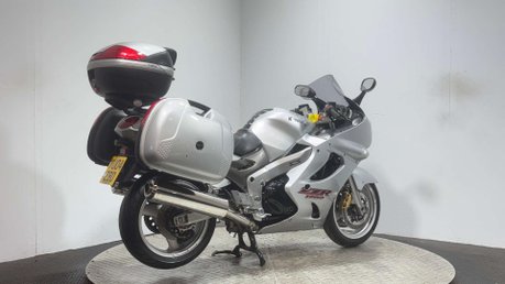 Kawasaki ZZR 2004 ONLY 29K FULL LUGGAGE NEW MOT SERVICED BIG CC TOURER 2