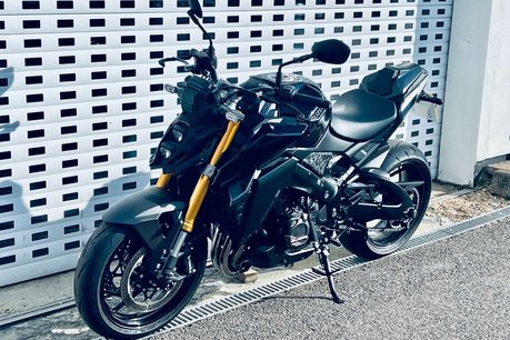 Suzuki GSX GSXS 1000 25