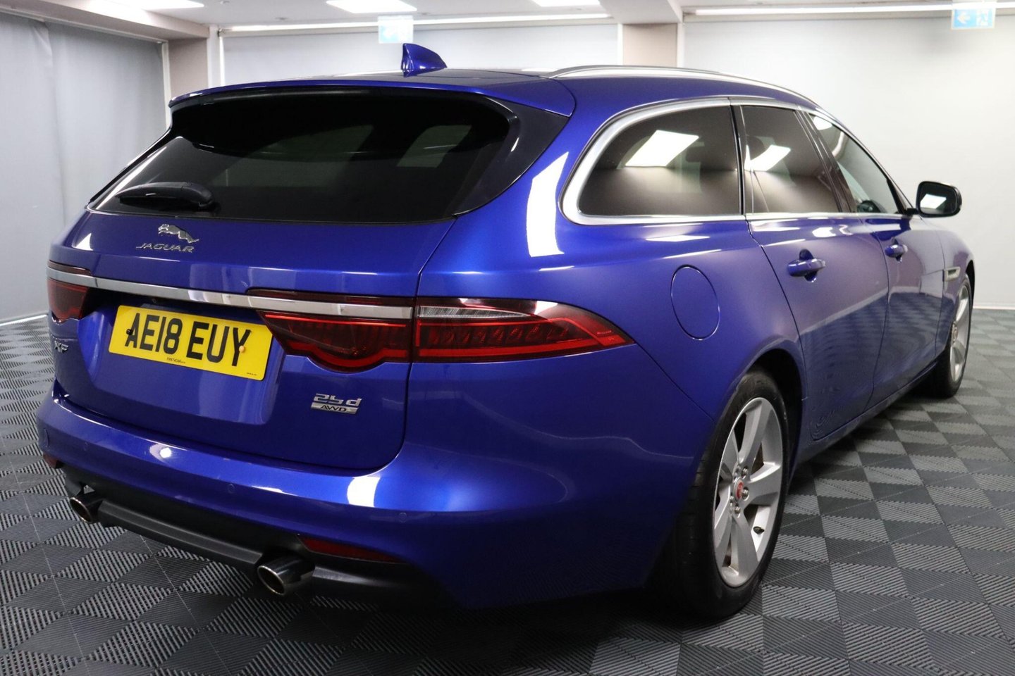2018 Jaguar XF — image 10