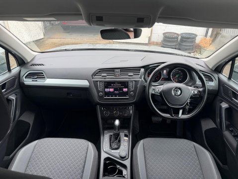 Volkswagen Tiguan 2.0 TDI SE Navigation DSG 4Motion Euro 6 (s/s) 5dr 38