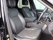 Land Rover Discovery 2023 R-DYNAMIC SE MHEV rear seat conversion deployable side steps  23
