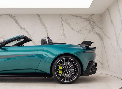 Aston Martin Vantage F1 Edition Roadster 33