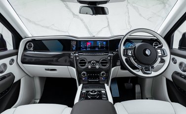 Rolls-Royce Cullinan Series II BLACK BADGE 21