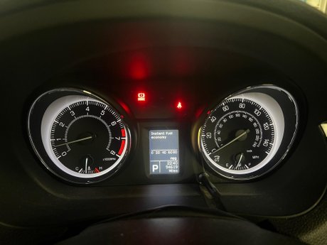 Suzuki Kizashi 2.4 16V Sport CVT 4WD Euro 5 4dr 27