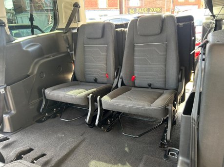 Ford Grand Tourneo Connect TITANIUM TDCI 13