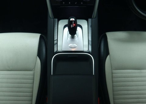 Land Rover Discovery Sport 2.0 P250 MHEV R-Dynamic SE SUV 5dr Petrol Auto 4WD Euro 6 (s/s) (249 ps) 21