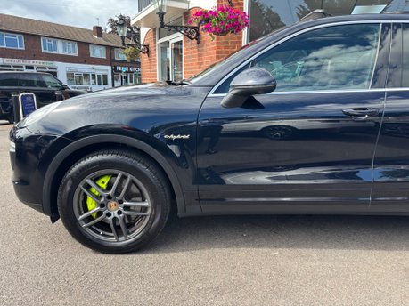 Porsche Cayenne 3.0 V6 E-Hybrid S 5dr Petrol Plug-in Hybrid TiptronicS 4WD Euro 6 (416ps) 6