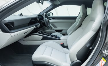 Porsche 911 Carrera S (992) 14