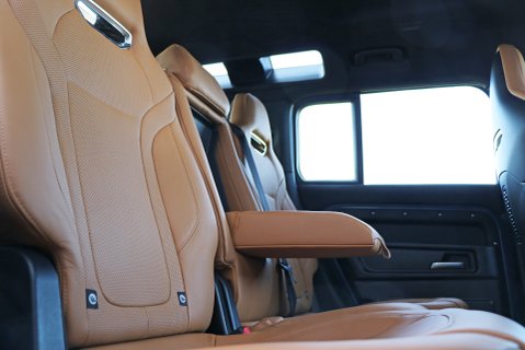 Defender 110 Commercial 5