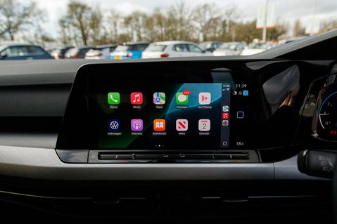 Volkswagen Golf LIFE TSI 28