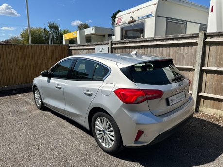 Ford Focus TITANIUM 1.0T EcoBoost 5dr 6