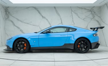 Aston Martin Vantage GT8 2