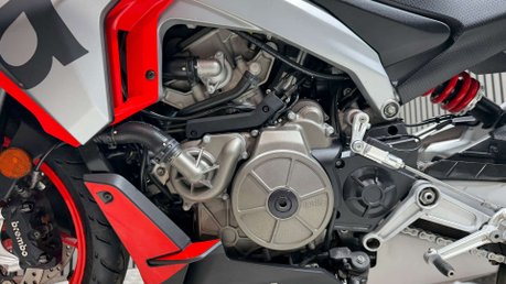 Aprilia Tuono 660 2021 ONLY 11K STUNNING BIKE NEW TYRES MID WEIGHT NAKED 31