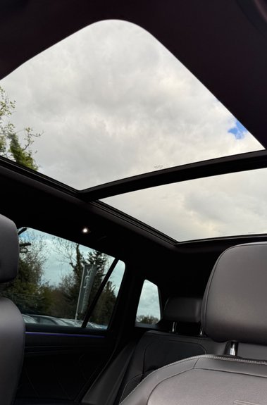 Volkswagen Tiguan R-LINE TDI DSG - RARE LEATHER INTERIOR - APPLE CAR PLAY -CAMERA 